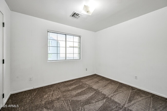 Building Photo - 2243 W Morten Ave
