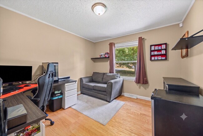 Building Photo - Charming All-Brick 3BR Home with Carport & Easy Charlotte Commute!