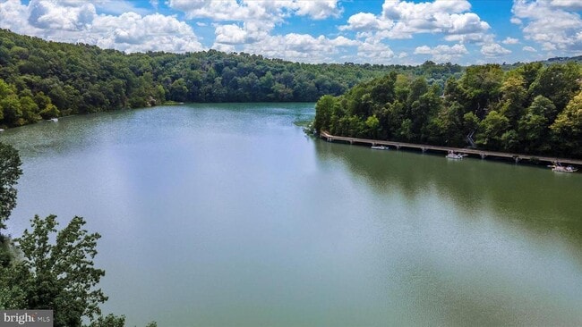 Building Photo - 6976 Meadowpoint Terrace