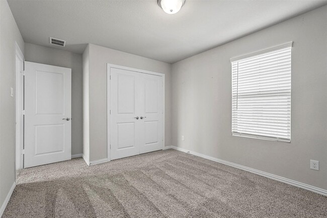 Building Photo - 105 Lisa Ln