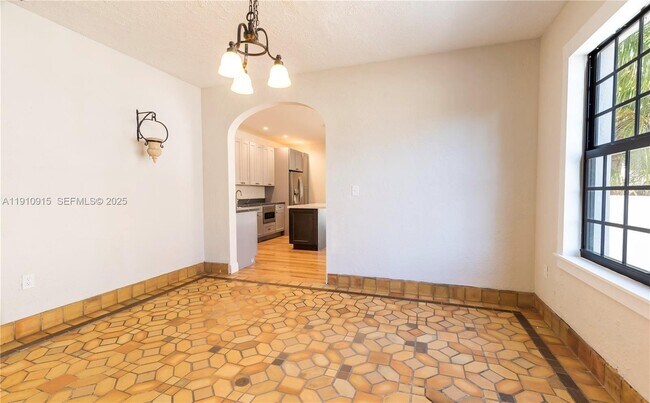 Building Photo - 3718 Sheridan Ave