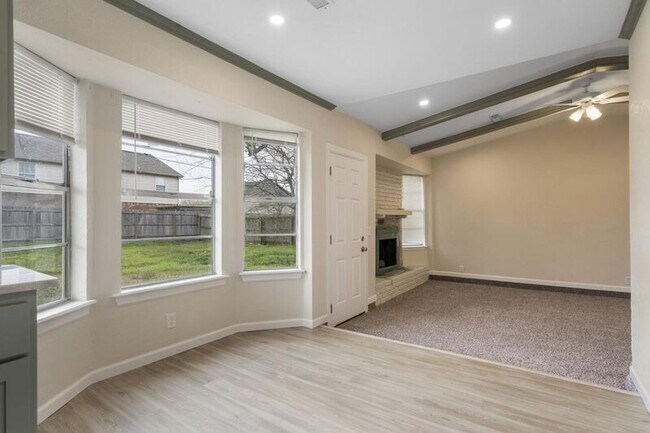 Building Photo - 1671 S Pecan Ave