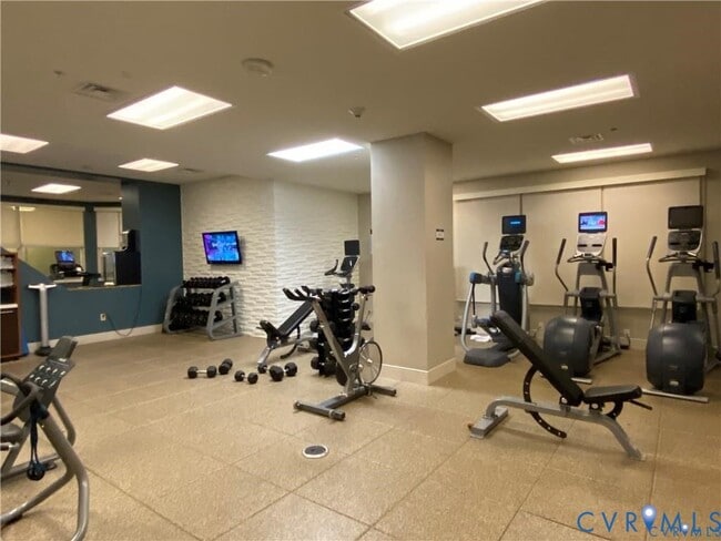 Building Photo - 230 N 6th St