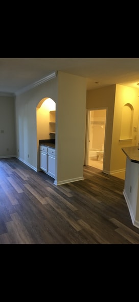 Building Photo - 10000 Gate Pky N