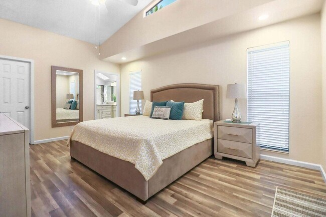 Building Photo - 14148 Paddock Dr