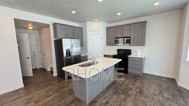 Building Photo - 164 N 450 W St