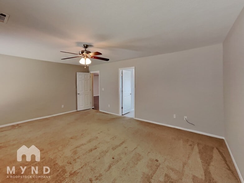 Building Photo - 1121 Sundowner Ranch Ave