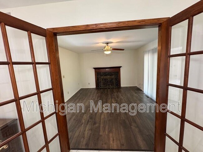 Building Photo - 40250 Pinetree Dr