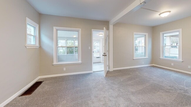 Building Photo - Jefferson Area - 3 Bedroom Single Family Home (between Lorain and Triskett)