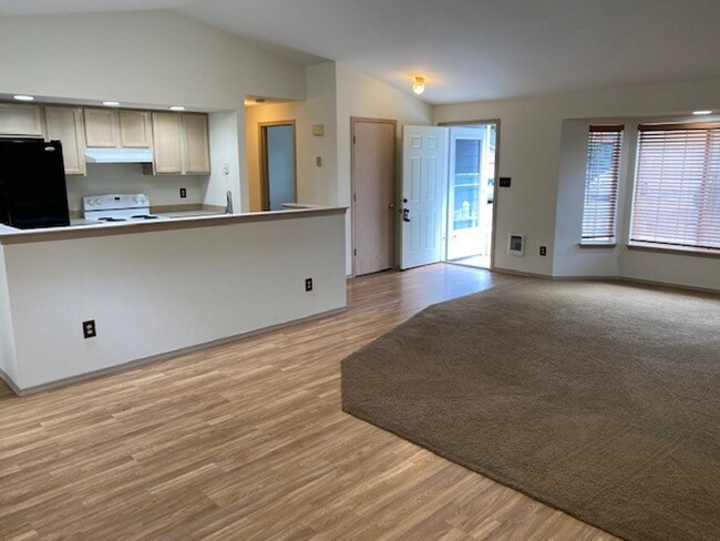 Building Photo - 3 Bedroom , 2 Bath Rambler with 2 Car Gara...