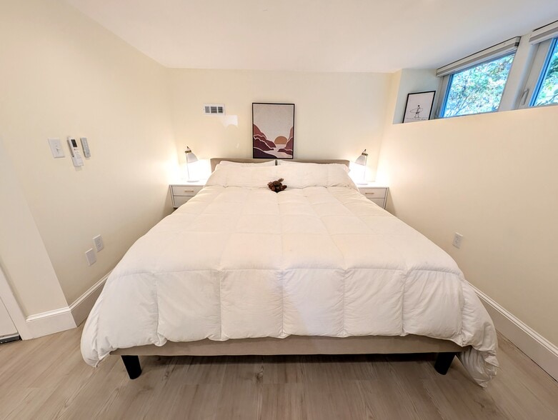 Building Photo - 41 Melville Ave