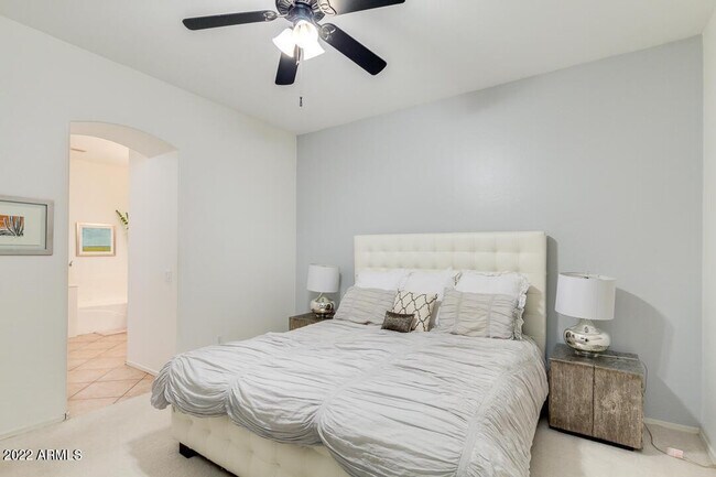 Building Photo - 2037 W Periwinkle Way