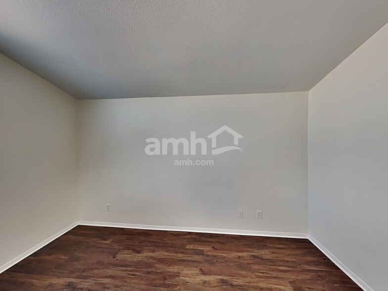 Building Photo - 8100 Kentshire Dr