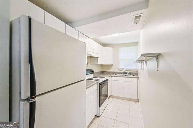 Building Photo - 498 Cole Dr SW