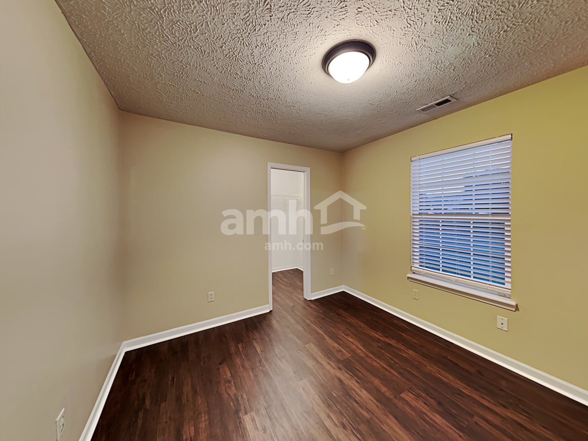 Building Photo - 894 Windsor Ln