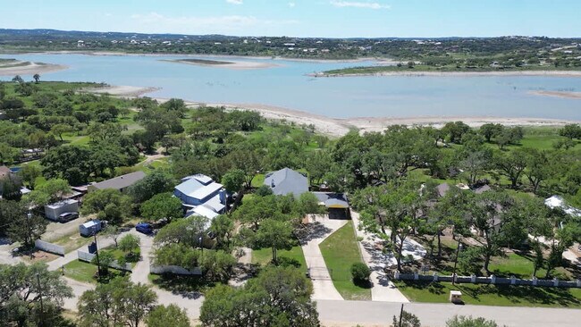 Building Photo - 2388 Lakeshore Dr