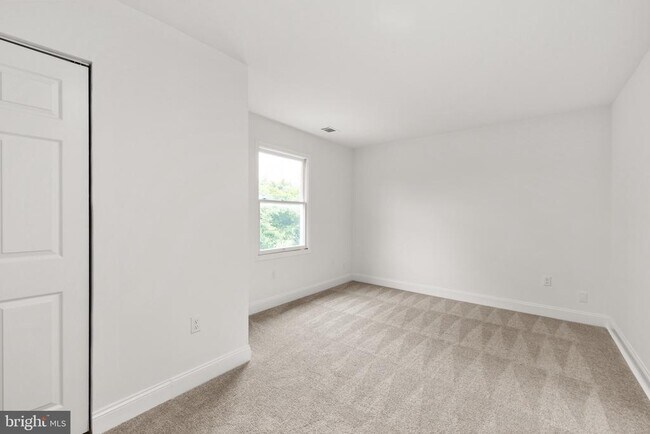 Building Photo - 1164 Fairfax Pike