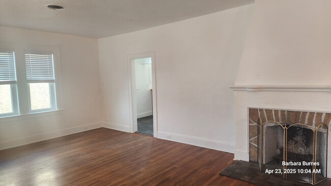 Building Photo - 3 bedroom 2 bath