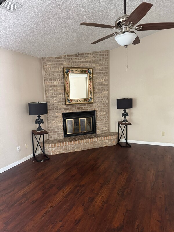Building Photo - 3101 Chestnut Dr