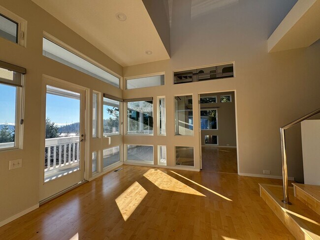 Building Photo - Breathtaking views of Chuckanut Bay!!