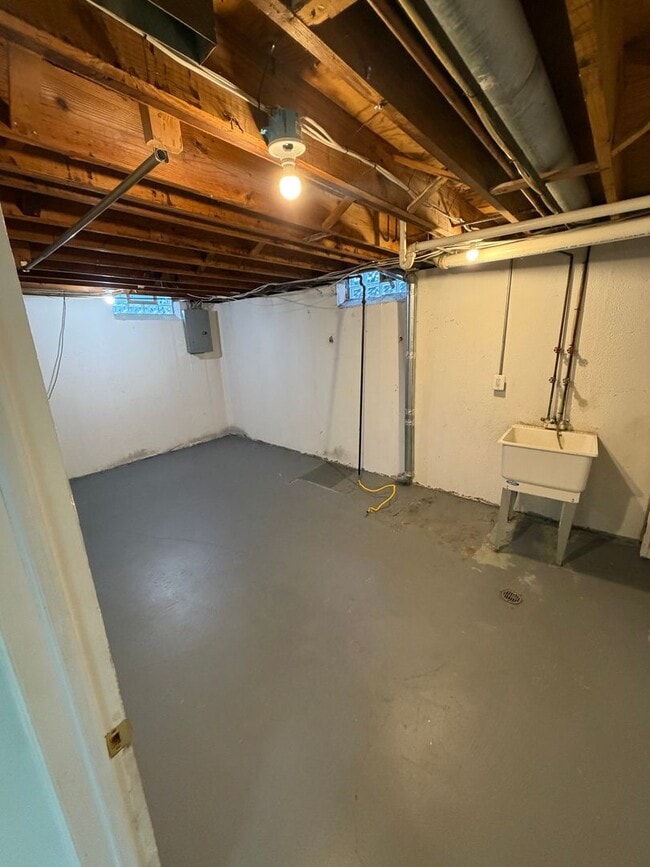 Building Photo - Charming Home in St. Clair Shores - PHOTOS COMING SOON