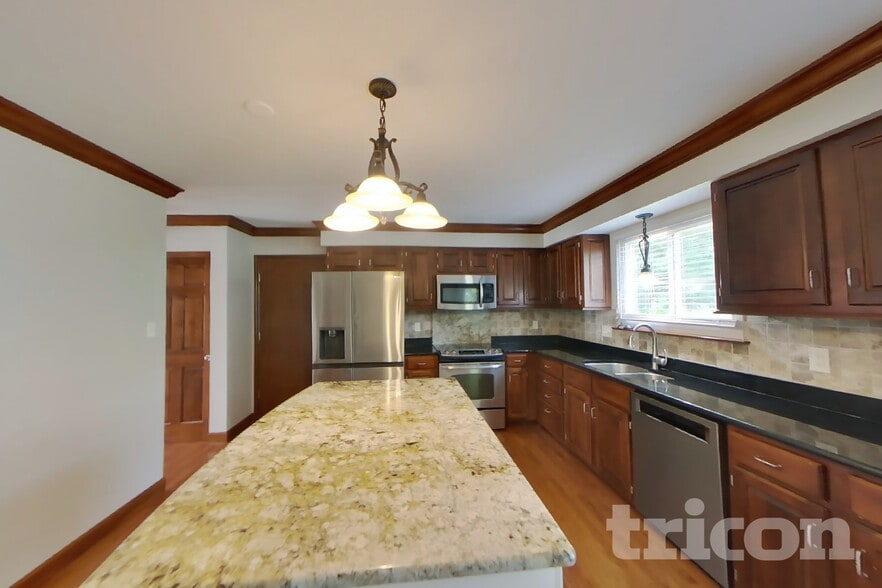 Building Photo - 1502 Rosewood Terrace Dr