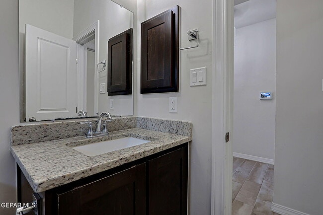 Building Photo - 532 Oakmont