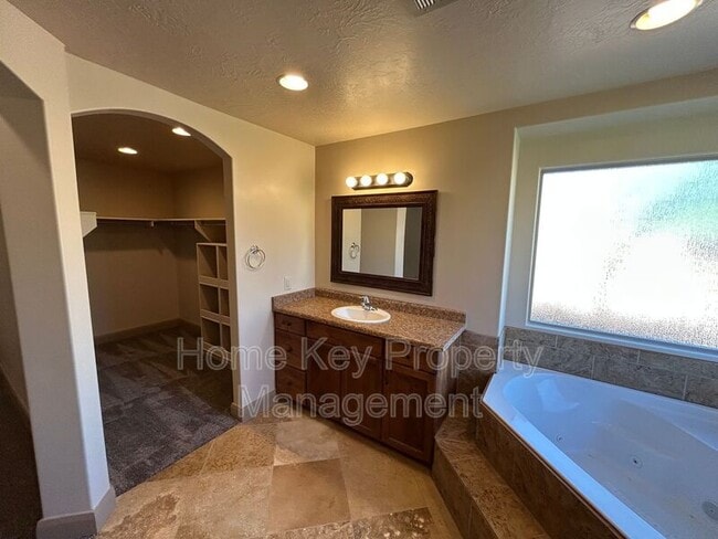 Building Photo - 157 E Foothill Dr