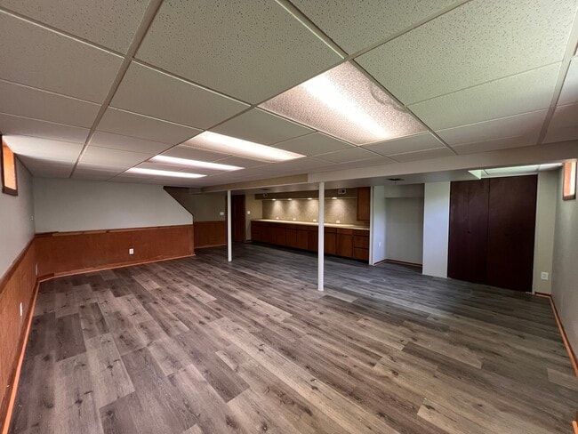 Building Photo - 1724 N Green Bay Rd