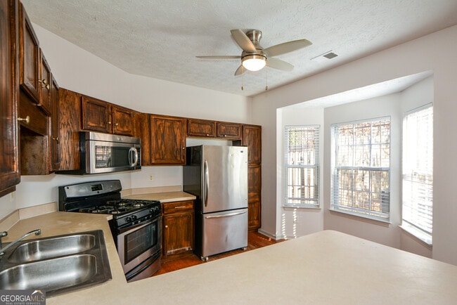 Building Photo - 5460 Hampton Ct