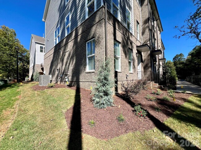 Building Photo - 2245 Noble Townes Wy