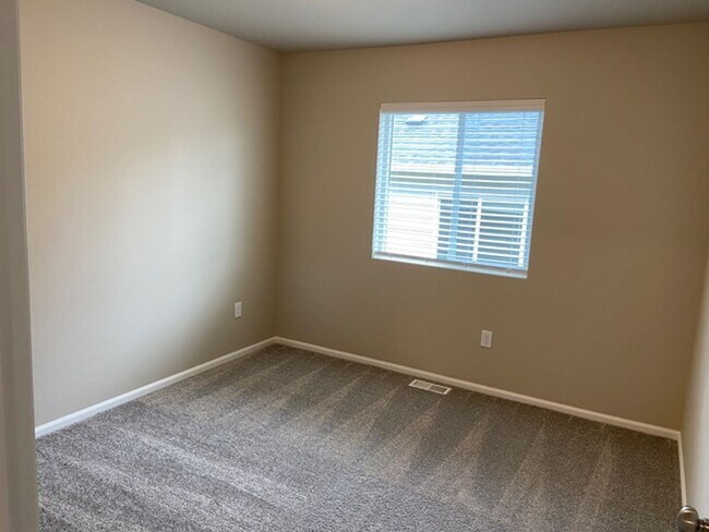 Building Photo - Spacious, modern 5-bed, 2.75-bath in sought-after Daisy Crossing Community in Sultan