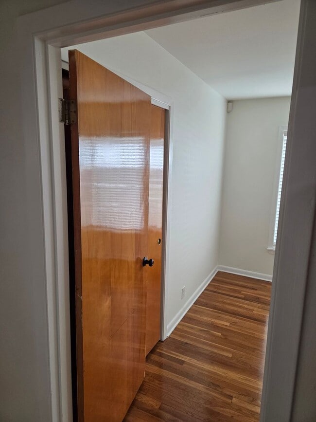 Building Photo - Travis Heights