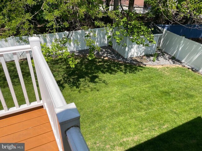 Building Photo - 18 Jameson Ln