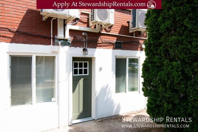 Building Photo - 1010 E 18th Ave