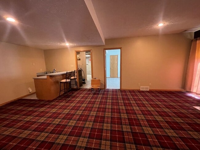 Building Photo - Home For Rent Bellevue.