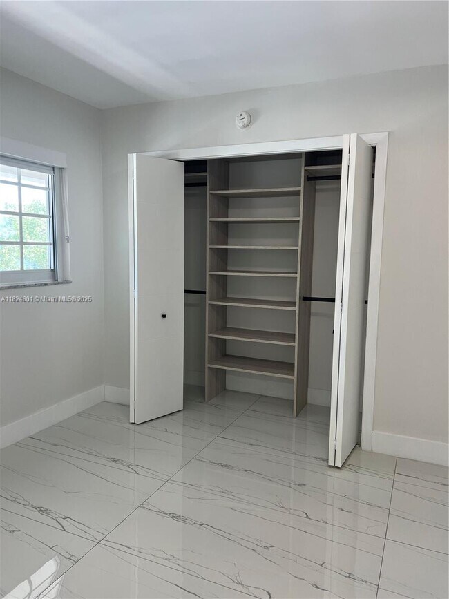 Building Photo - 3090 N Course Dr