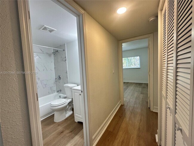 Building Photo - 1400 NE 56th St