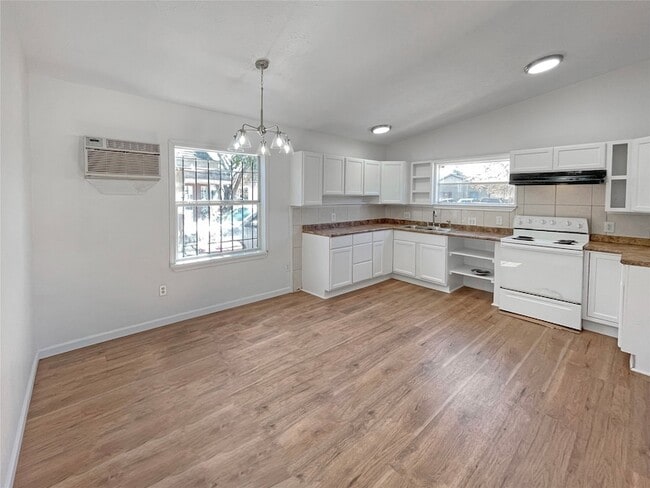 Building Photo - 11914 Kingslake Forest Dr