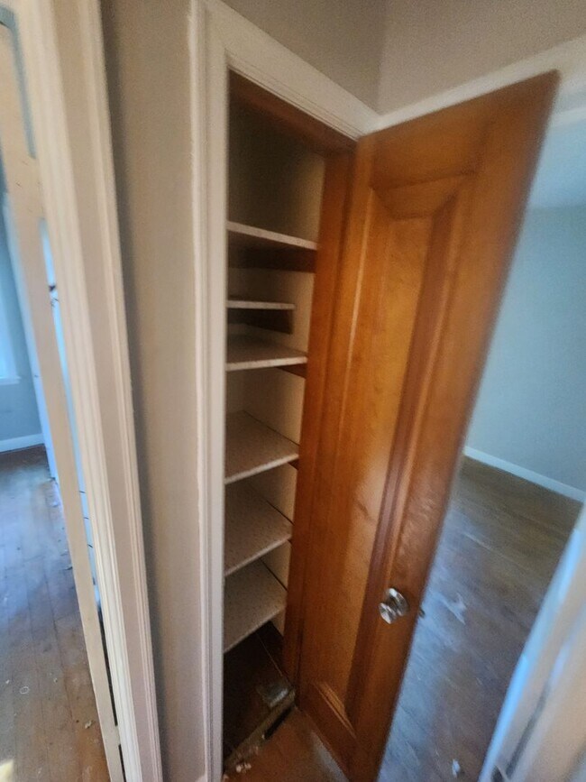 Building Photo - Charming 2bd Home in Roseville- Close to E...