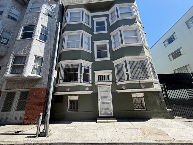 Building Photo - 571 Minna St