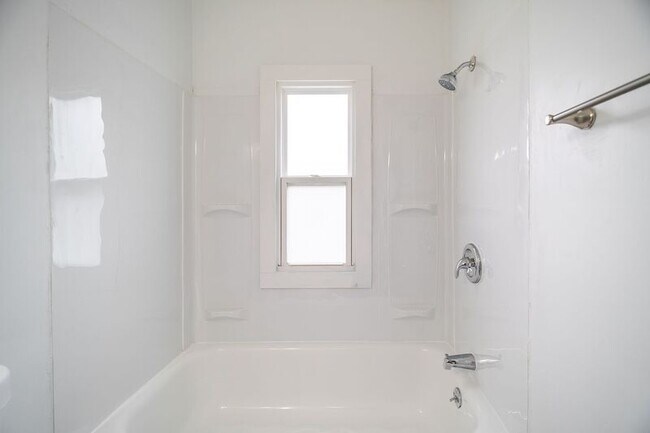Building Photo - 2912 Ruhl Ave