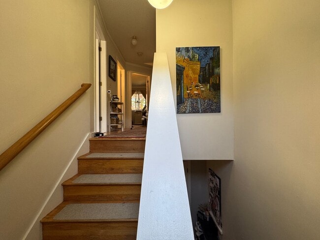 Building Photo - Spacious Portland 3BD/1.5BA Townhouse w/Deck