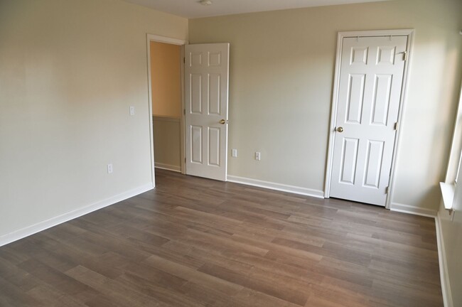 Building Photo - 2 Bedroom Townhouse in Enola