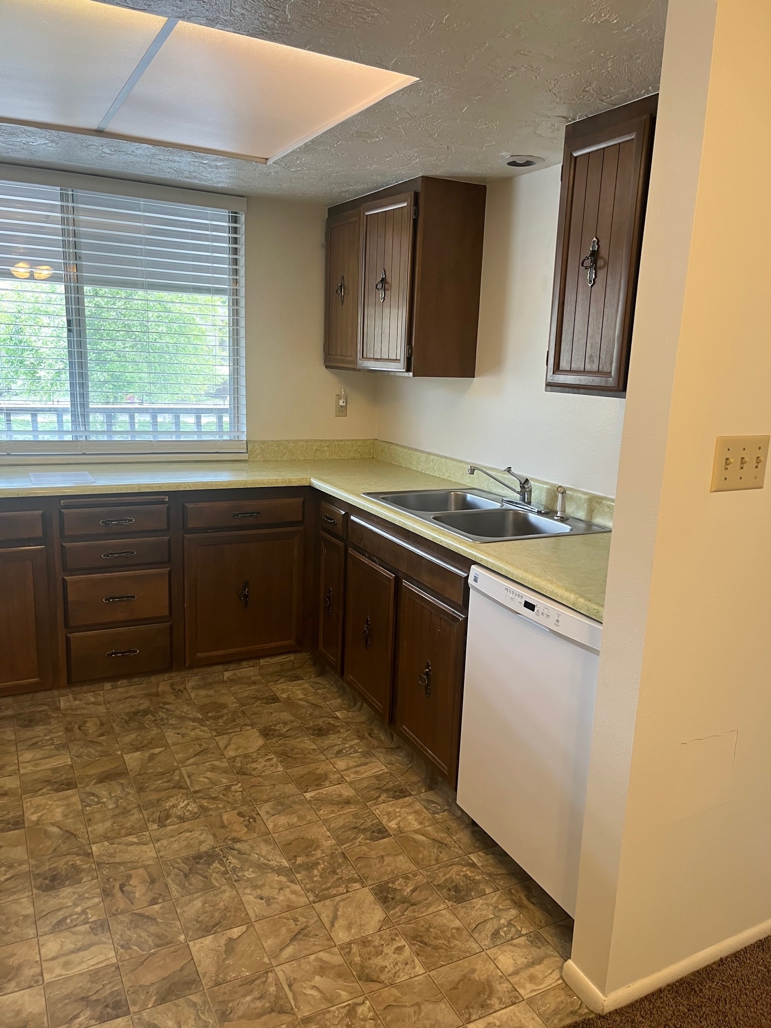 Building Photo - 1460 Vega Cir