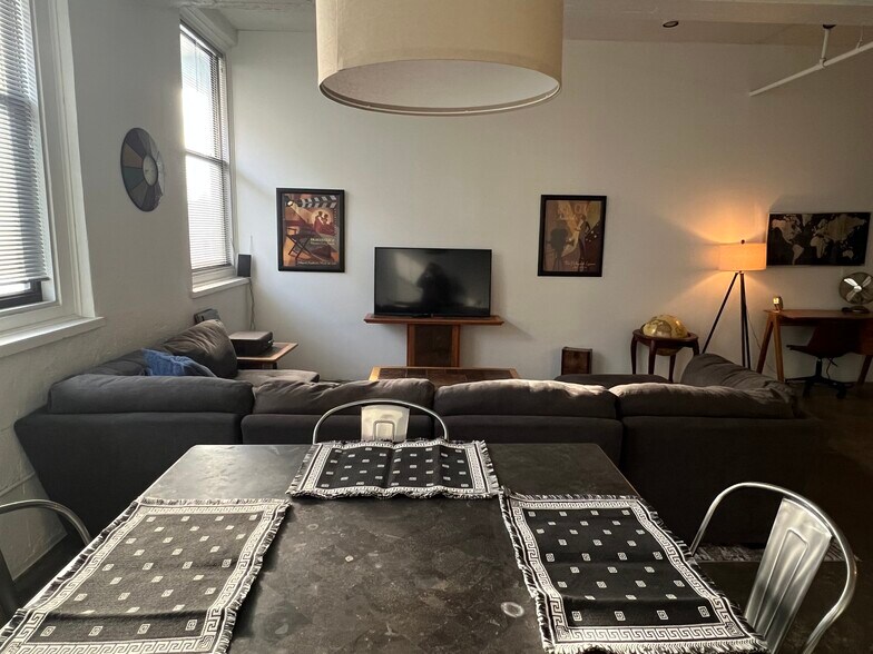 Building Photo - 523 Grand Blvd