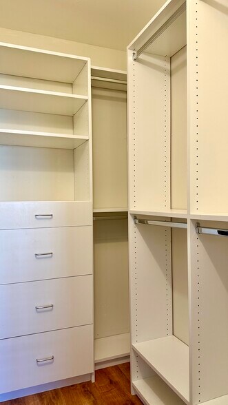 Building Photo - 12 NE 19th Ct