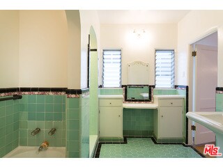 Building Photo - 8434 Blackburn Ave