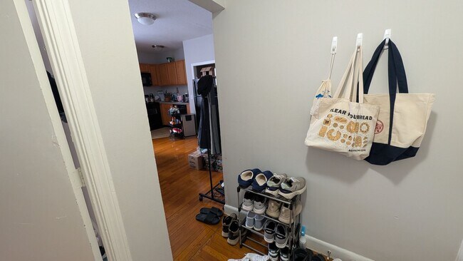 Building Photo - Allston 2 Bed – Commonwealth Ave – No Fee – 9/1