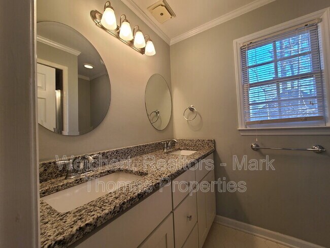 Building Photo - 110 Topsail Ct
